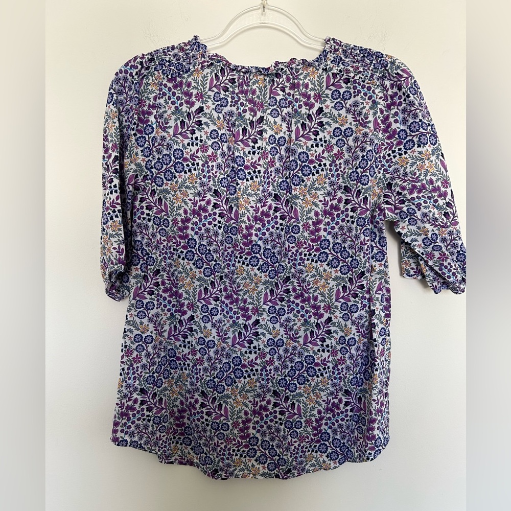 Talbots Half Sleeve V Neck Smocked Shoulder Purple Floral Blouse Top Size Small‎ - Picture 6 of 7